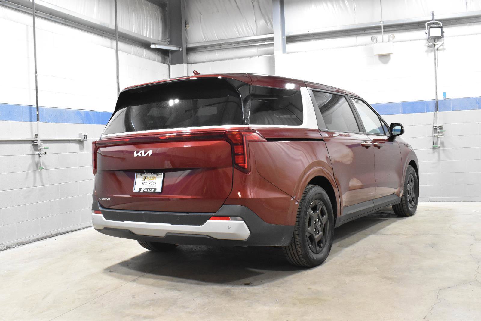 Used 2025 Kia Carnival FWD image 30