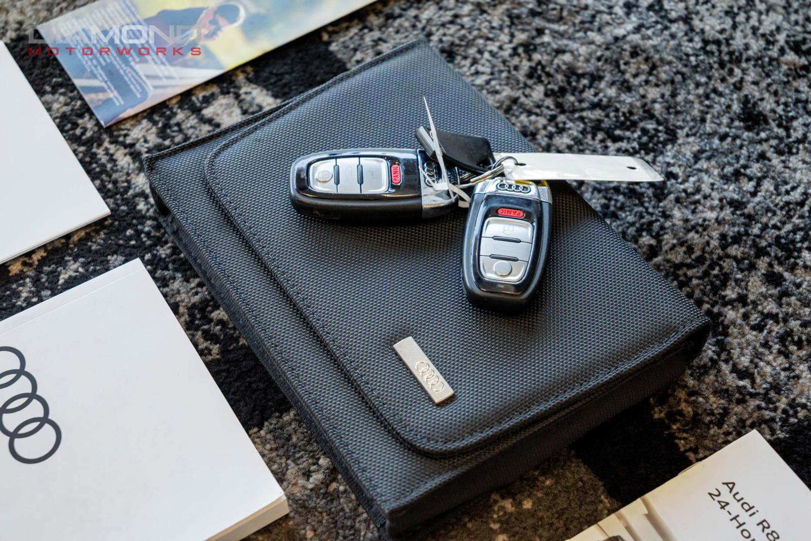 Used 2018 Audi R8 V10 w/ Carbon Exterior Package image 97