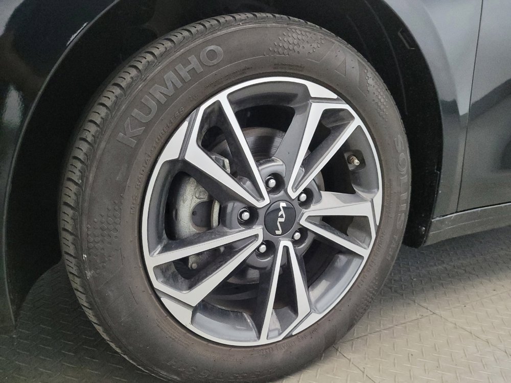 Used 2023 Kia Forte LXS image 31