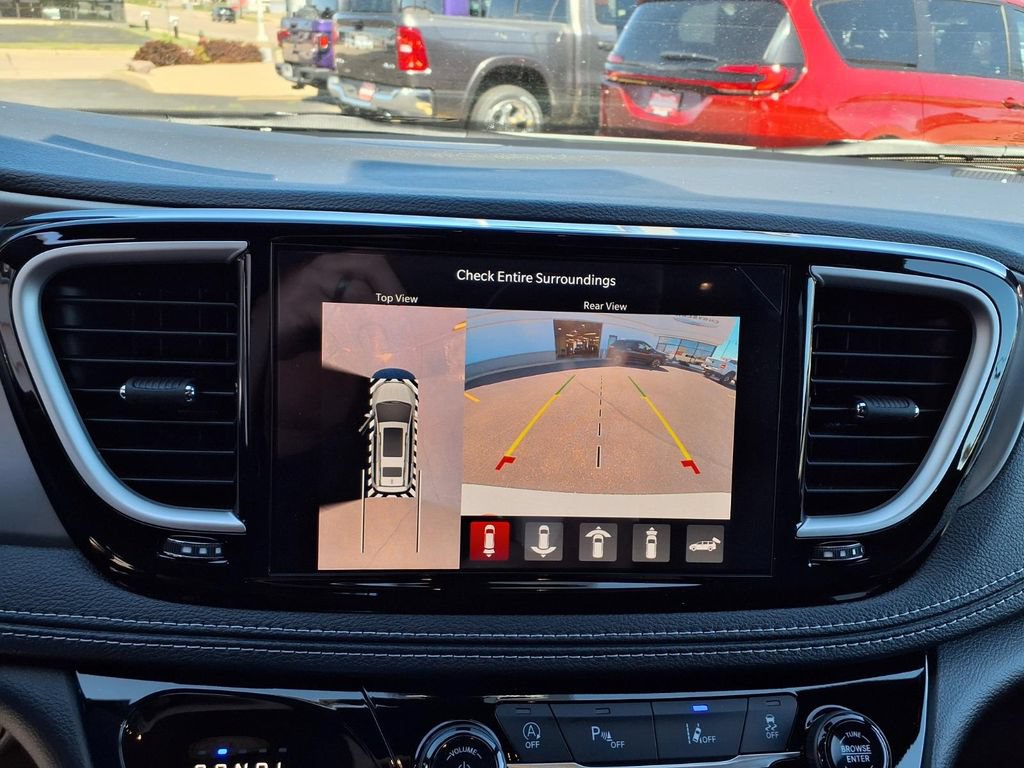 New 2027 Chrysler Pacifica Select AWD/4WD image 30