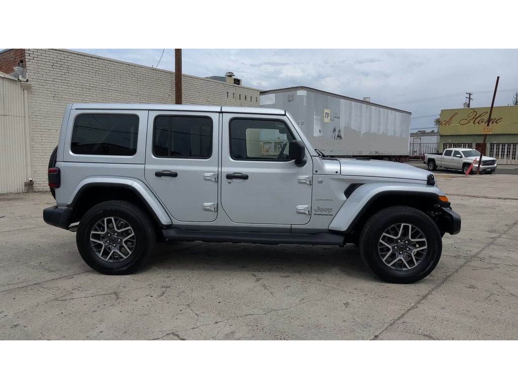 Used 2024 Jeep Wrangler Sahara image 4