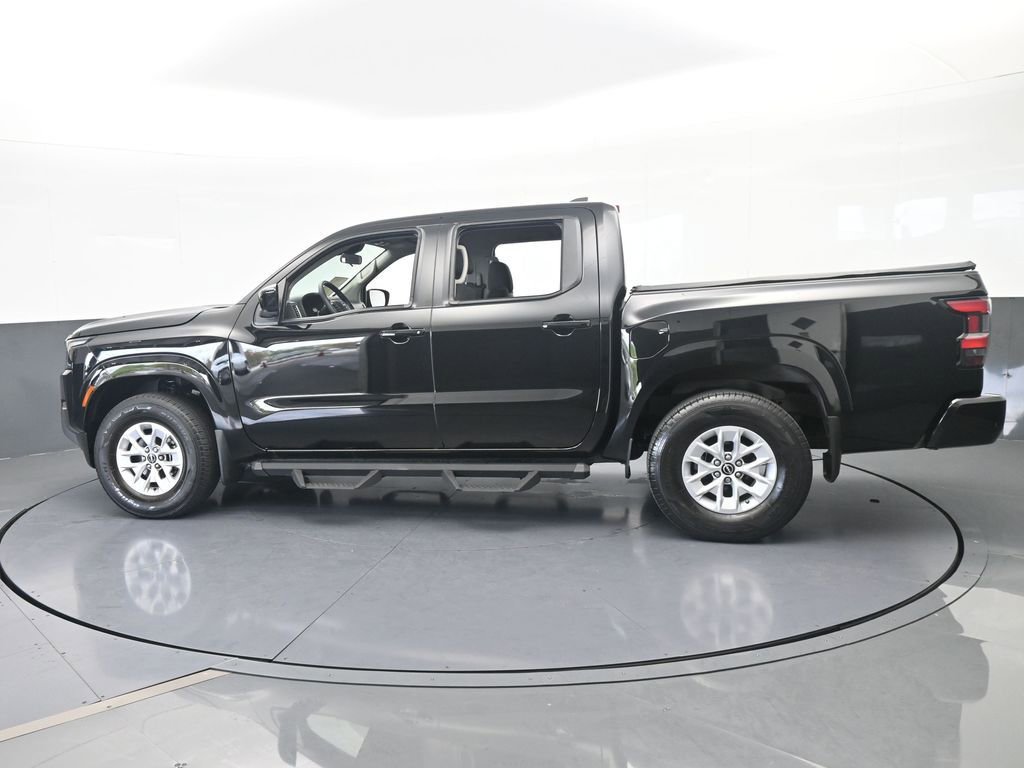 Used 2024 Nissan Frontier SV image 3