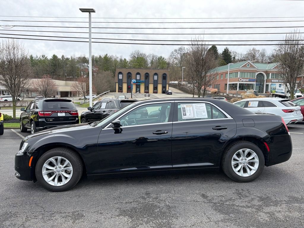 Certified 2022 Chrysler 300 Touring image 4