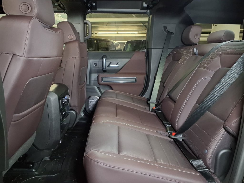 New 2026 GMC Hummer EV SUV w/ LPO, Dark Essentials Package AWD/4WD image 12