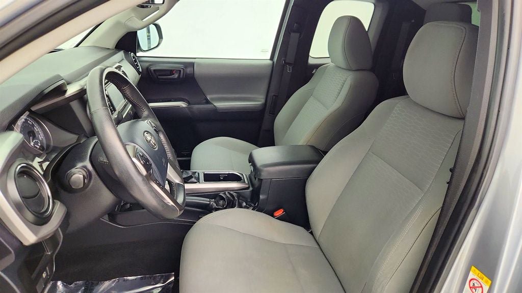 Used 2018 Toyota Tacoma SR5 RWD image 19
