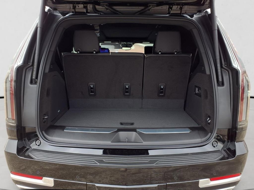 New 2026 Cadillac Escalade Luxury w/ Touring Package AWD/4WD image 12