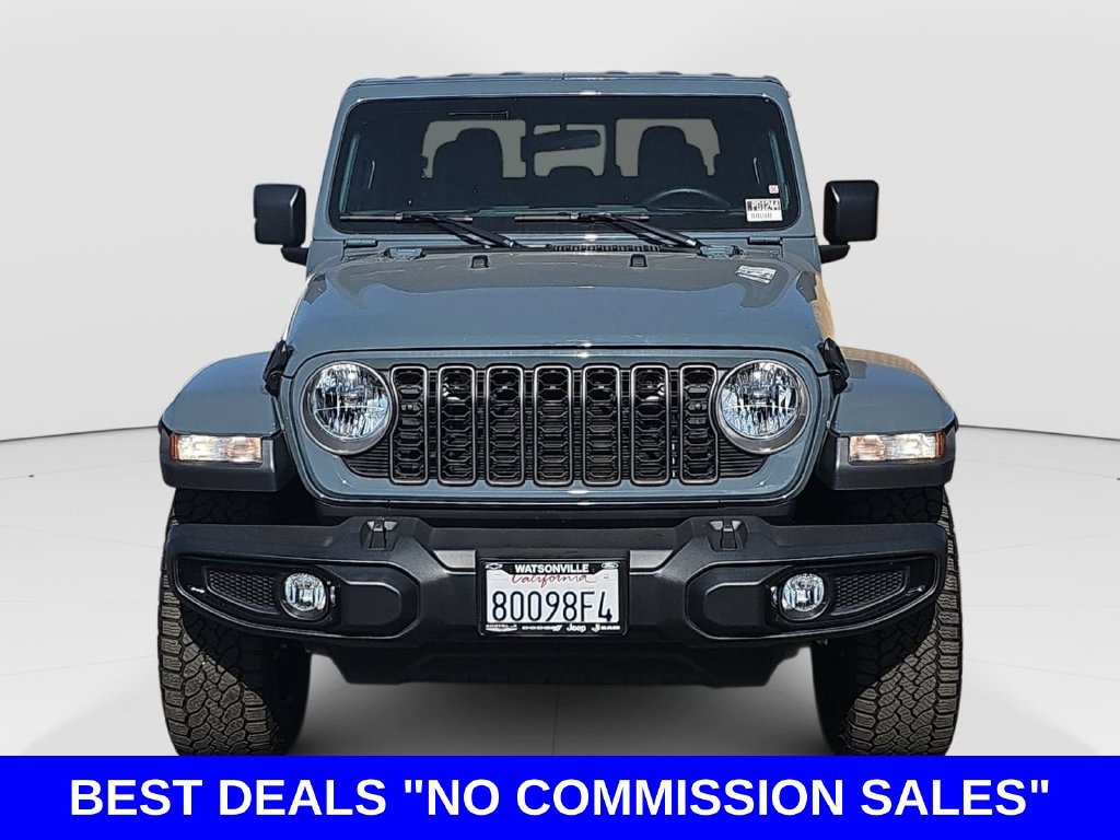 Used 2025 Jeep Gladiator Sport AWD/4WD image 8