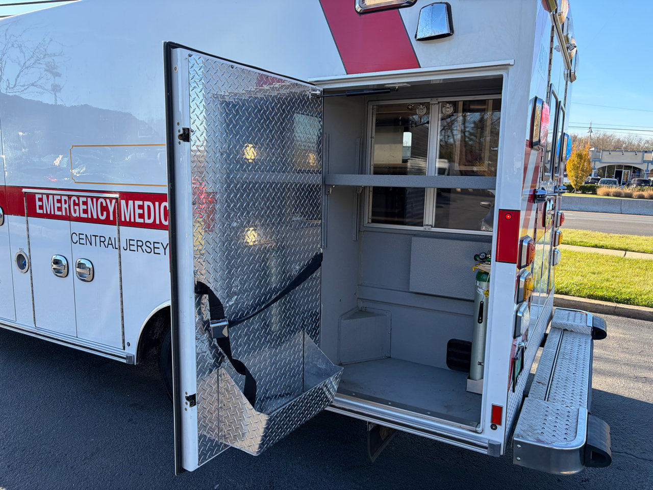 Used 2015 Chevrolet Express 4500 w/ Ambulance Package image 19