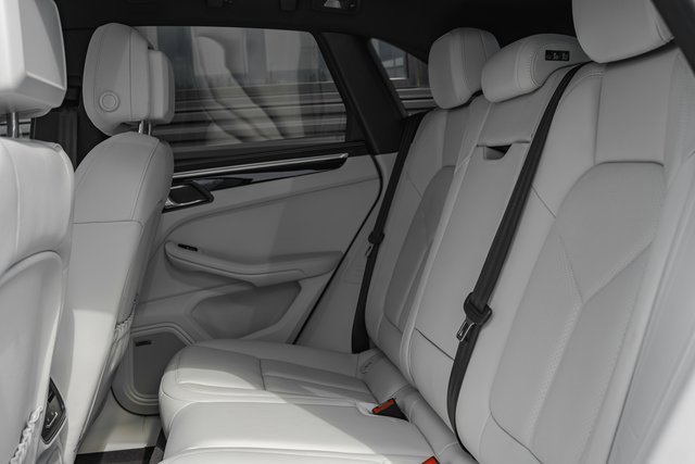 Used 2023 Porsche Macan w/ Premium Package Plus image 25