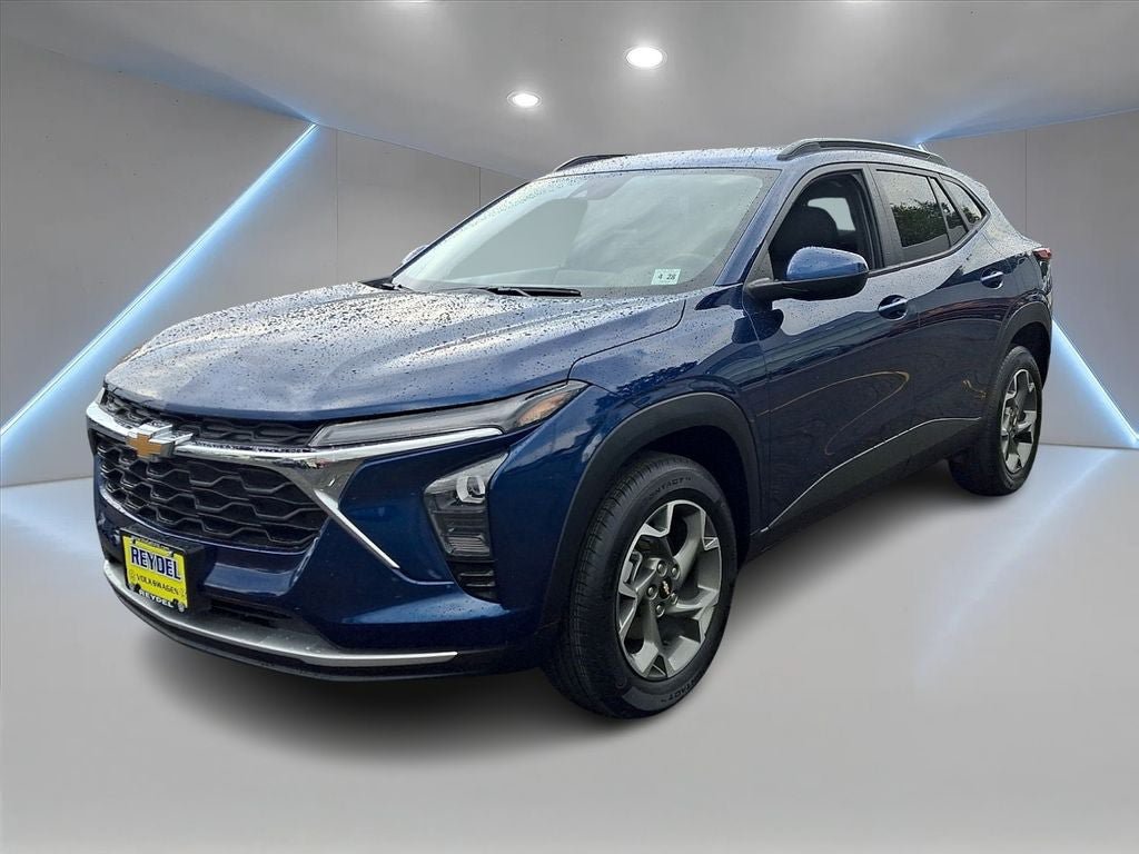 Used 2024 Chevrolet Trax LT w/ Driver Confidence Package FWD image 1