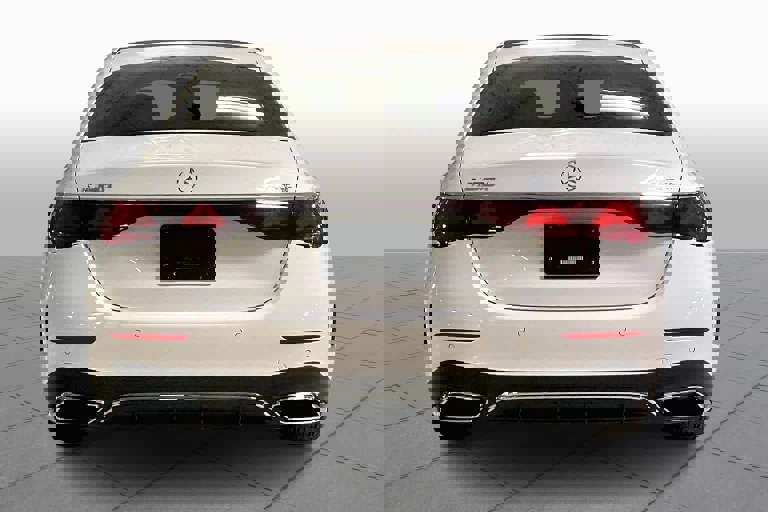 Used 2024 Mercedes-Benz E 350 4MATIC Sedan image 4