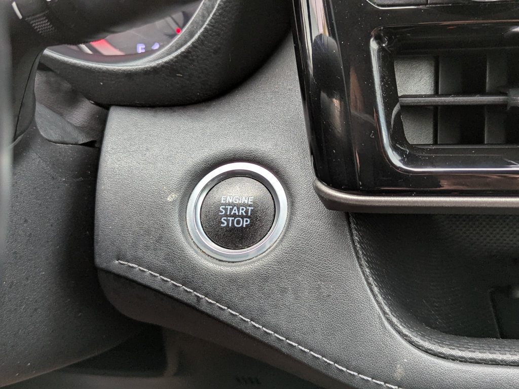 Used 2021 Toyota Highlander LE AWD/4WD image 23