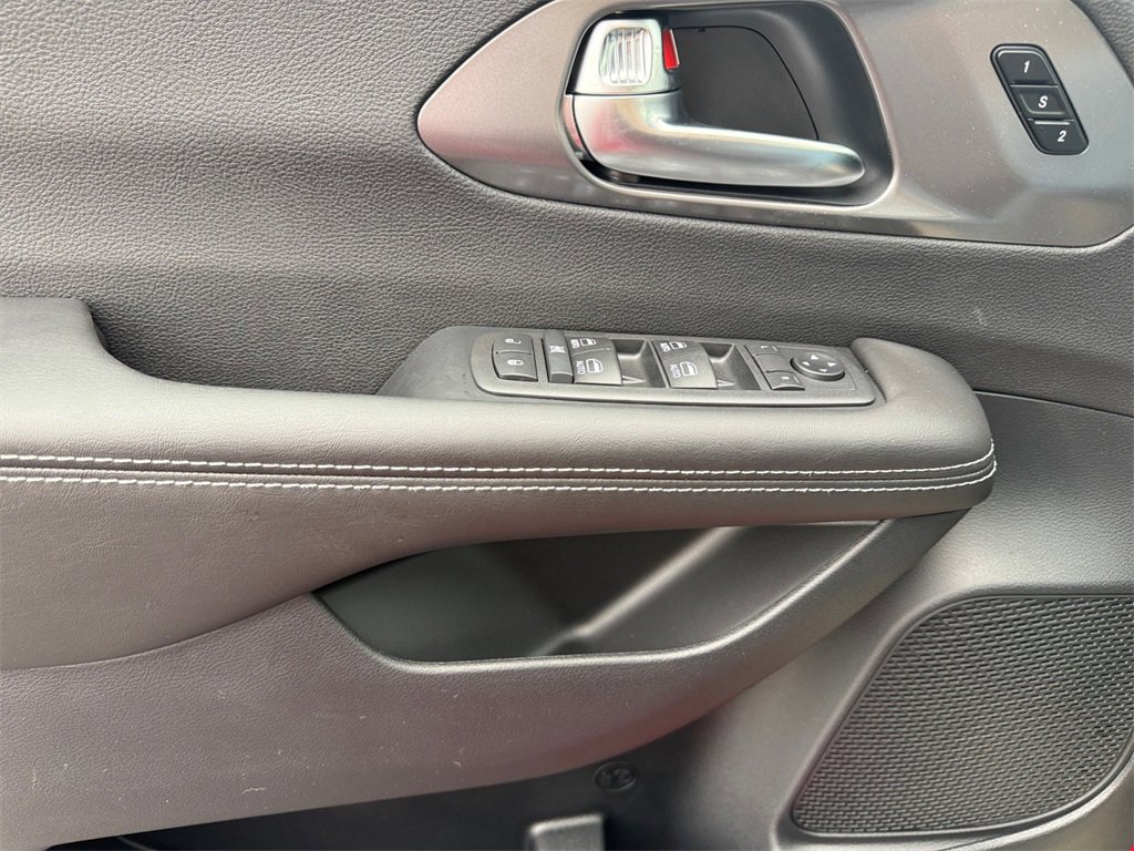 New 2026 Chrysler Pacifica Select image 28