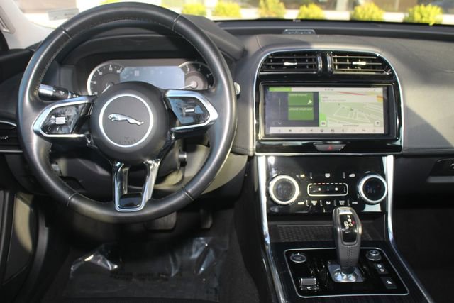 Used 2020 Jaguar XE S image 4