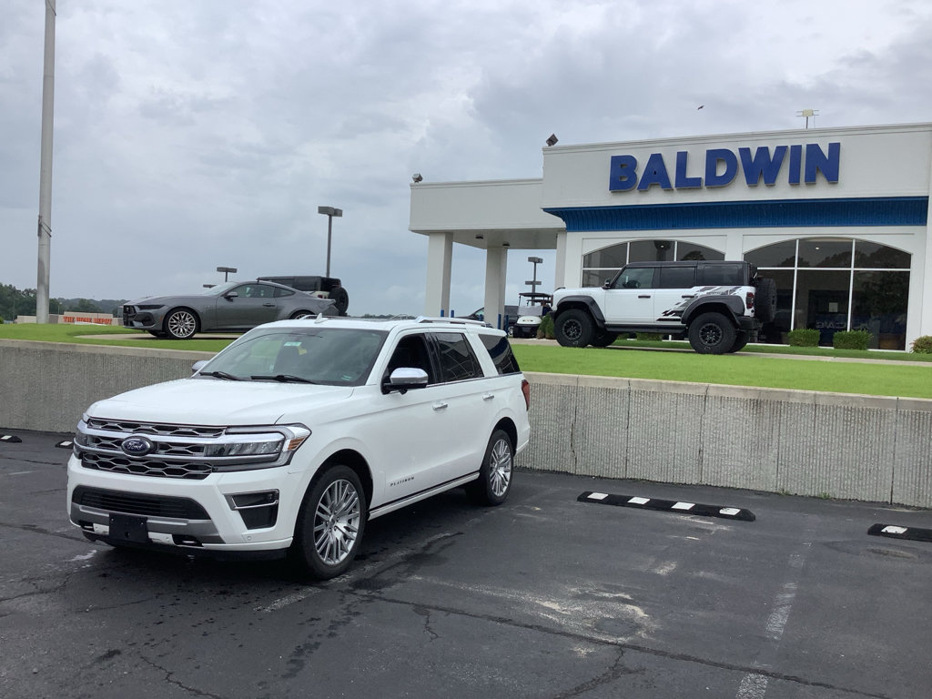 Used 2023 Ford Expedition Platinum AWD/4WD image 3