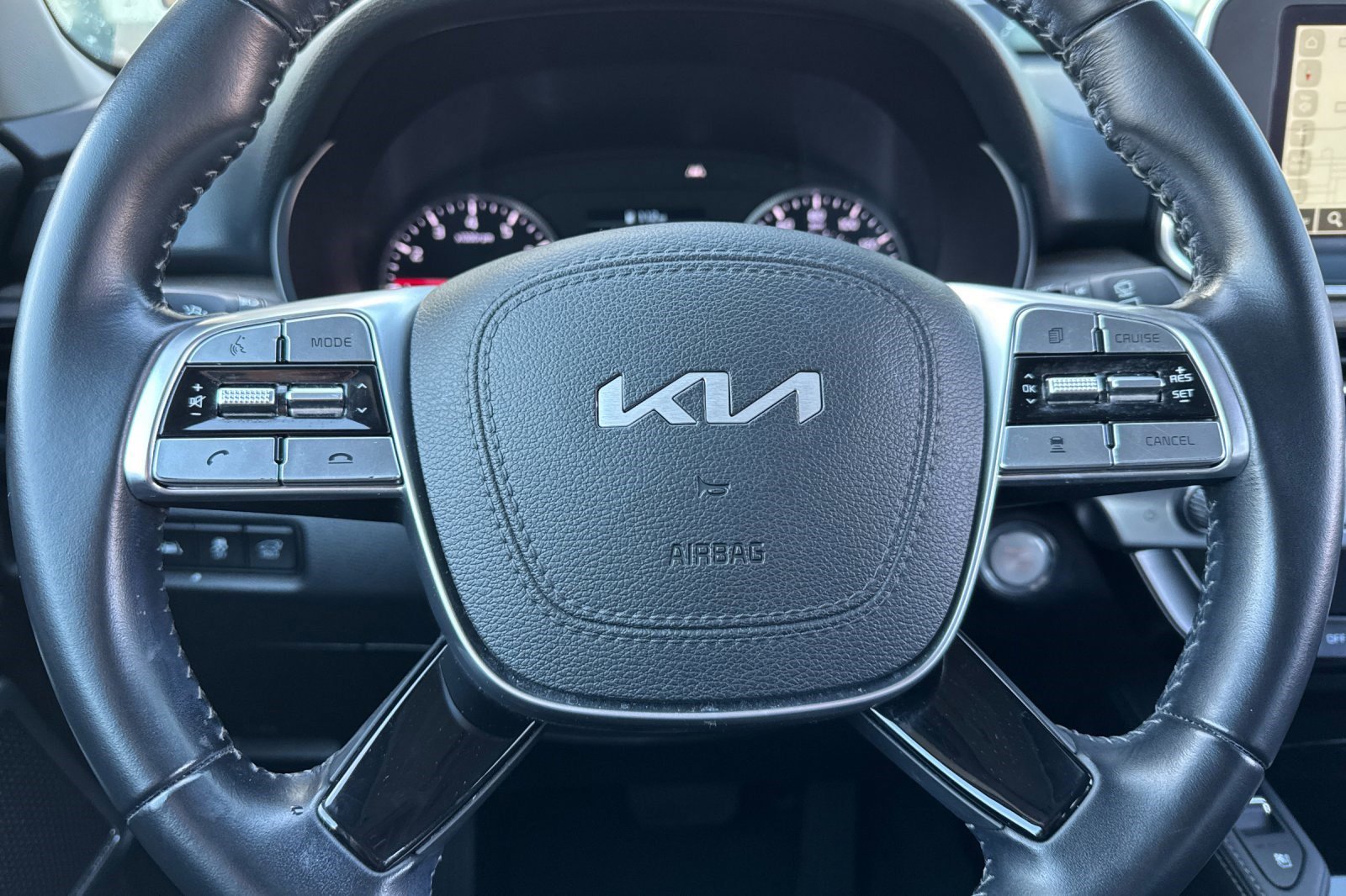 Used 2022 Kia Telluride EX image 16