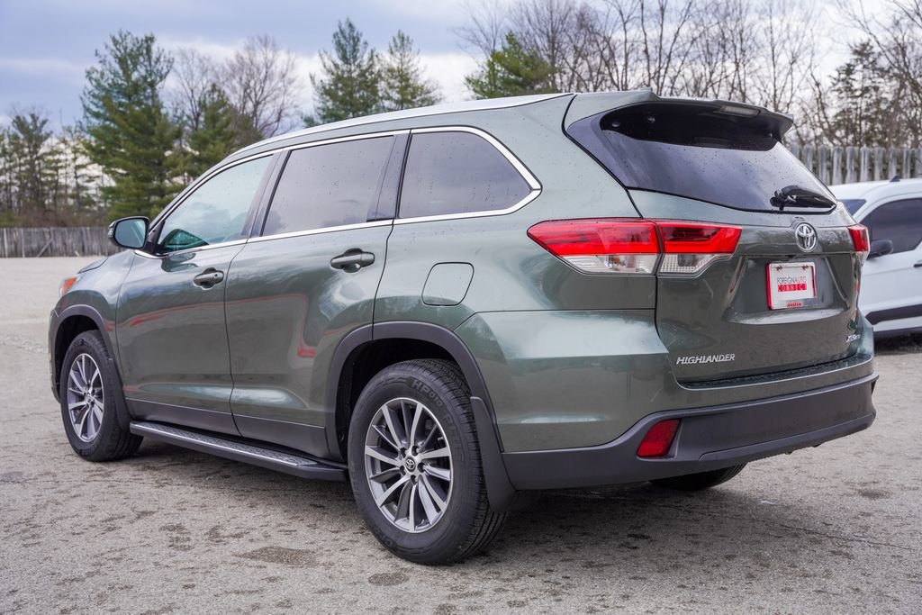 Used 2019 Toyota Highlander XLE w/ Carpet Mat Package (TMS) AWD/4WD image 5