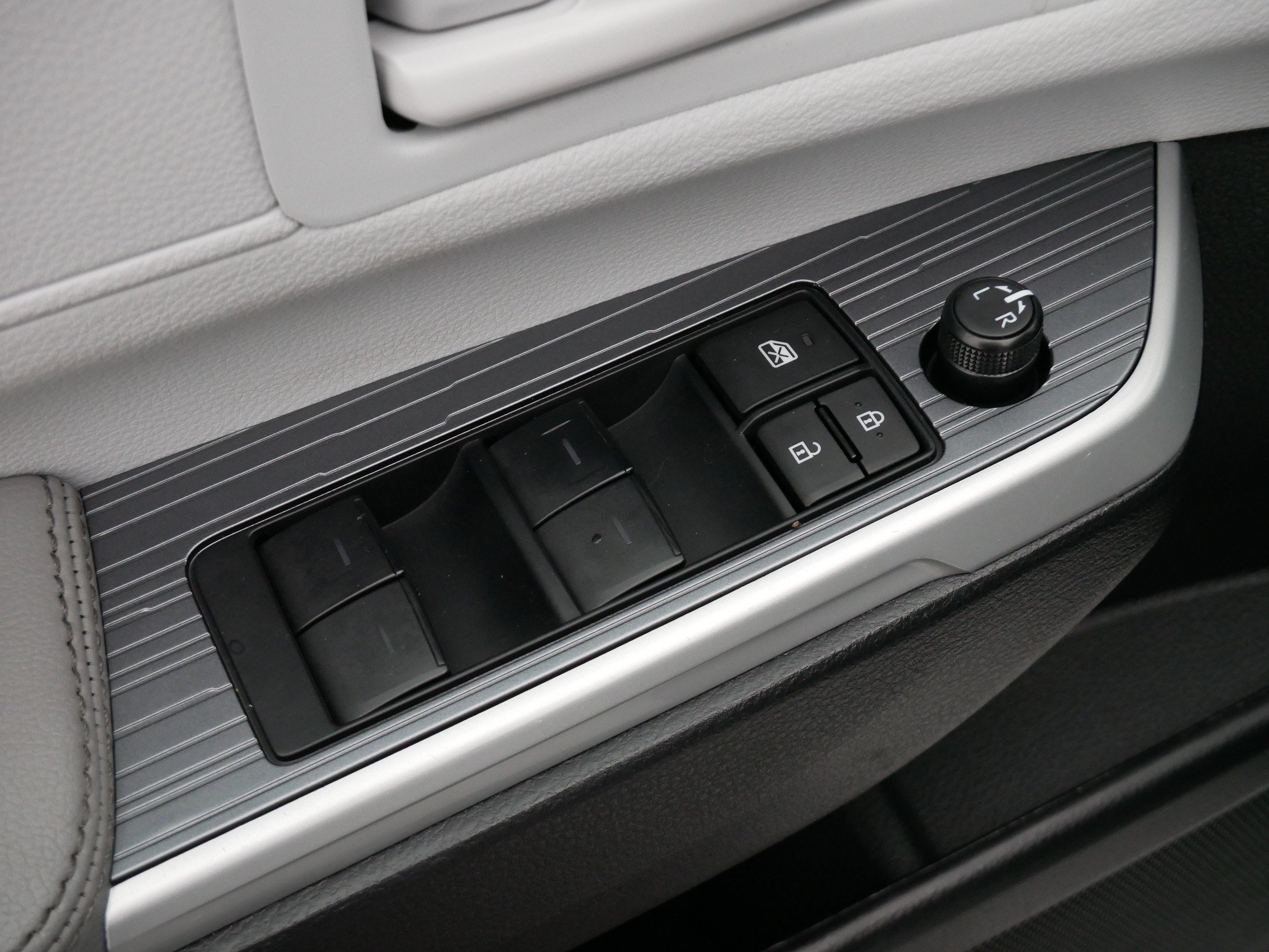 Certified 2026 Toyota Sienna LE FWD image 19