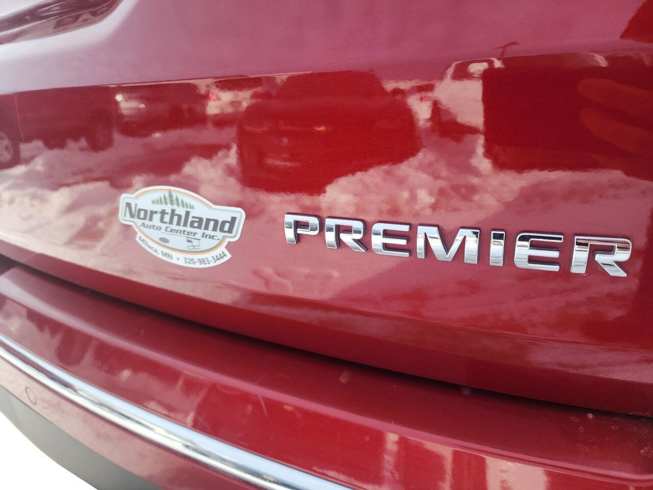 Used 2022 Chevrolet Traverse Premier AWD/4WD image 24
