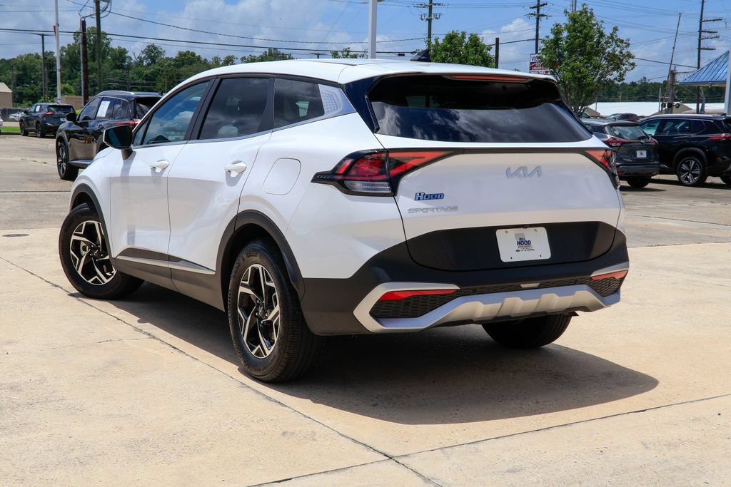 Used 2025 Kia Sportage LX FWD image 2