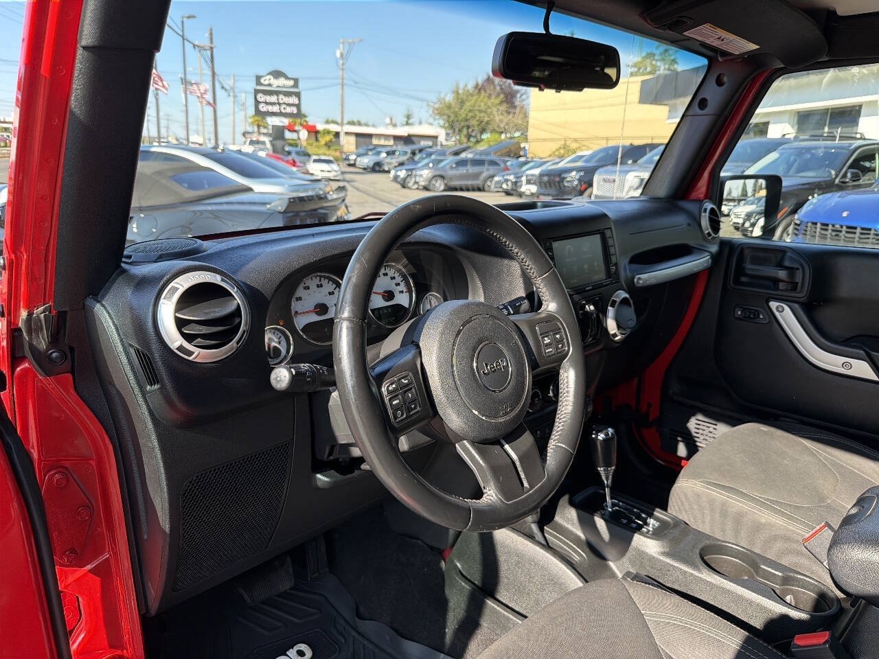 Used 2017 Jeep Wrangler Unlimited Sahara w/ Connectivity Group AWD/4WD image 35