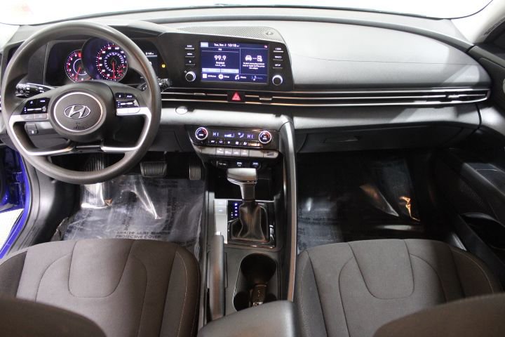 Used 2023 Hyundai Elantra SEL image 2