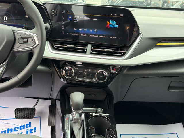 New 2026 Chevrolet Trax LT w/ Sunroof Package FWD image 21