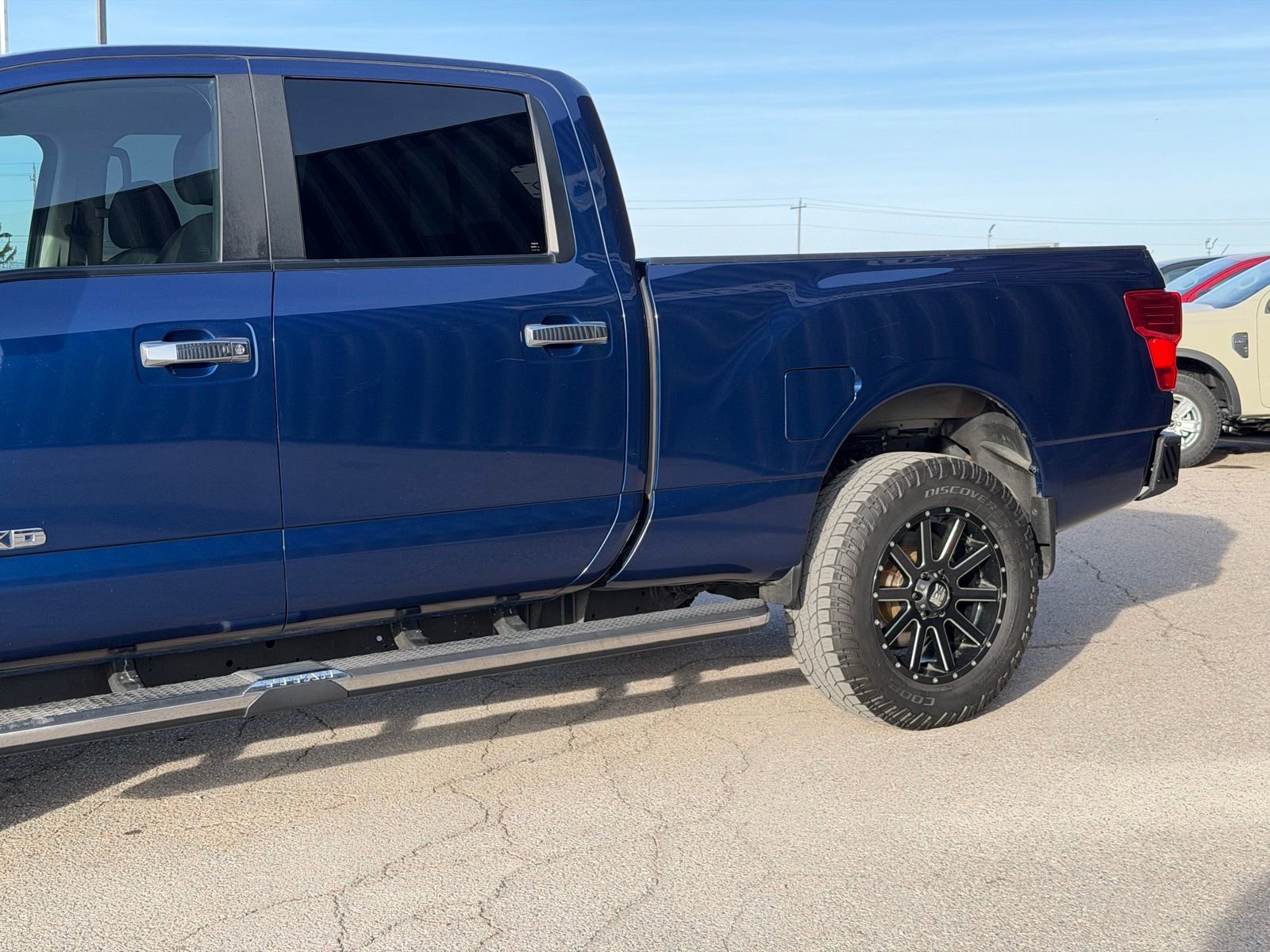 Used 2019 Nissan Titan SV w/ SV Convenience Package image 12