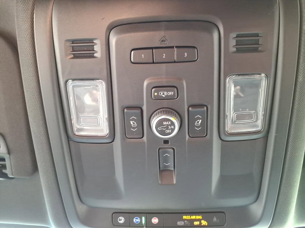 Used 2023 Chevrolet Suburban Premier image 24