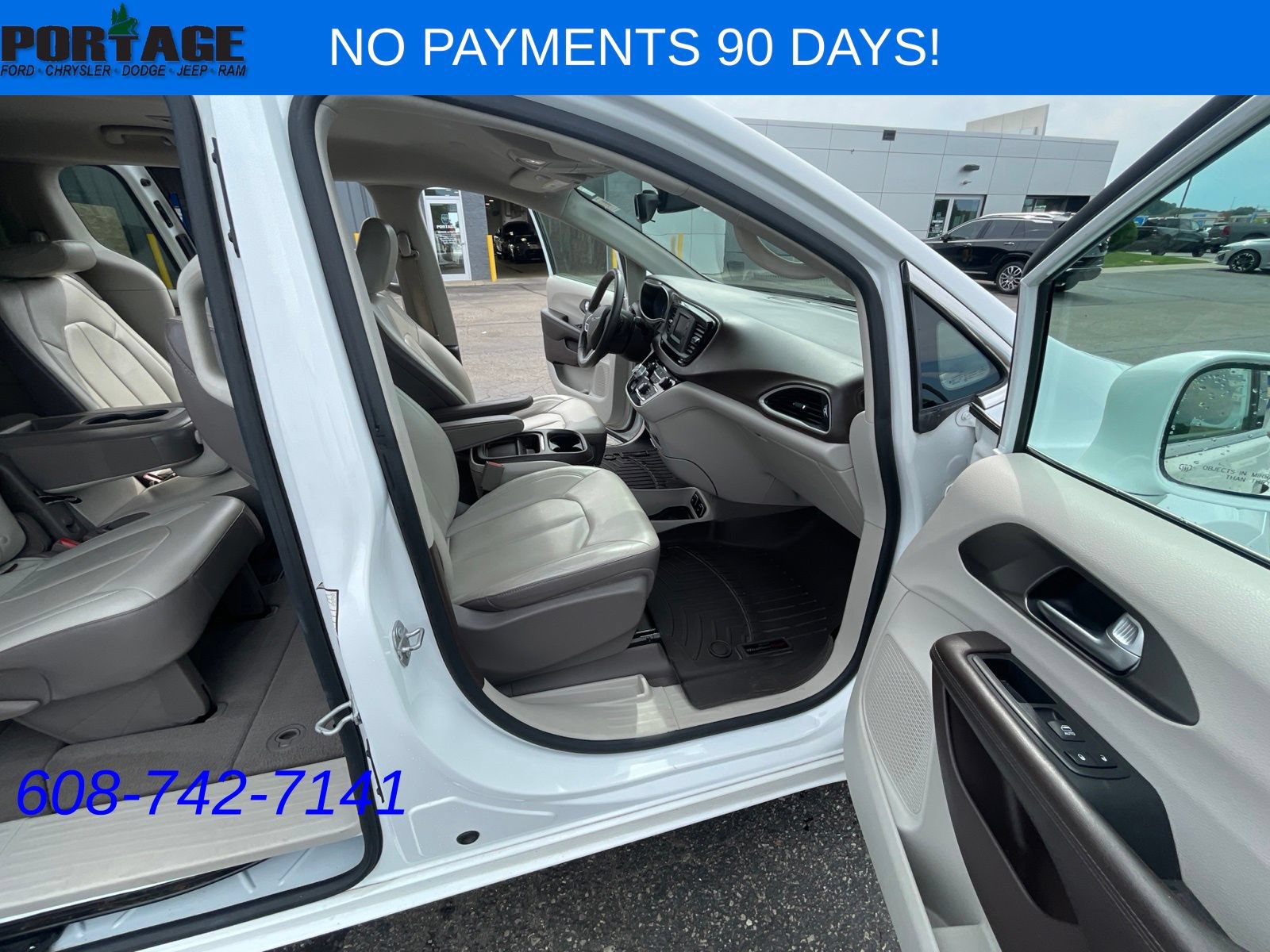 Used 2017 Chrysler Pacifica Touring-L FWD image 21