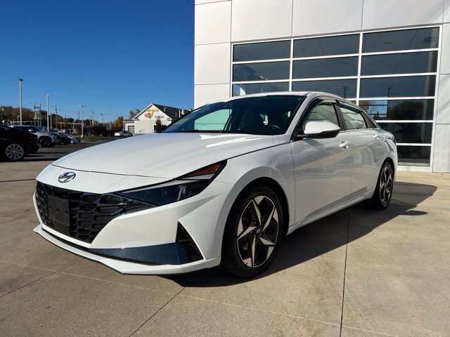 Used 2023 Hyundai Elantra Limited w/ Cargo Package FWD image 5