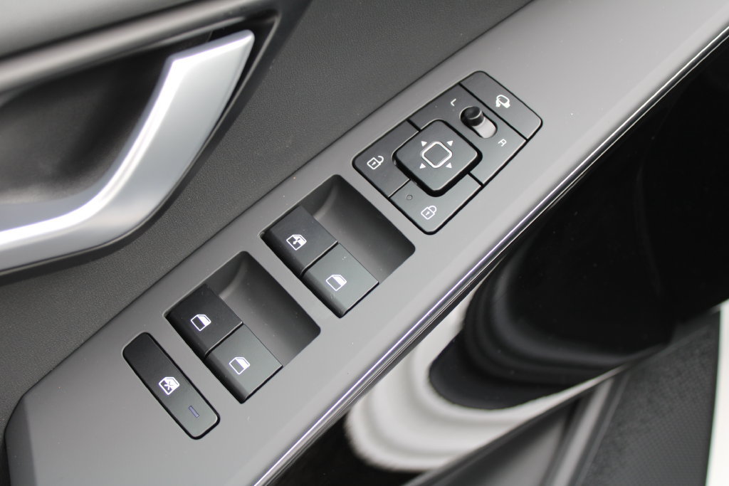 New 2026 Kia Niro EX FWD image 18