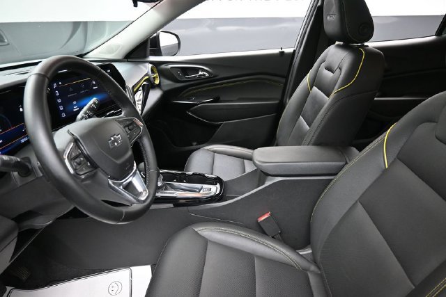 Used 2024 Chevrolet Trax ACTIV w/ Sunroof Package FWD image 16