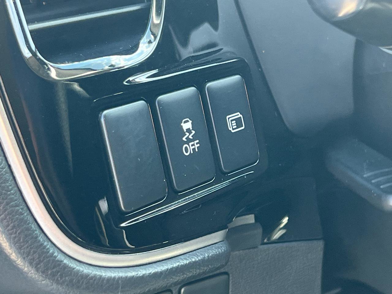 Used 2018 Mitsubishi Outlander ES image 18