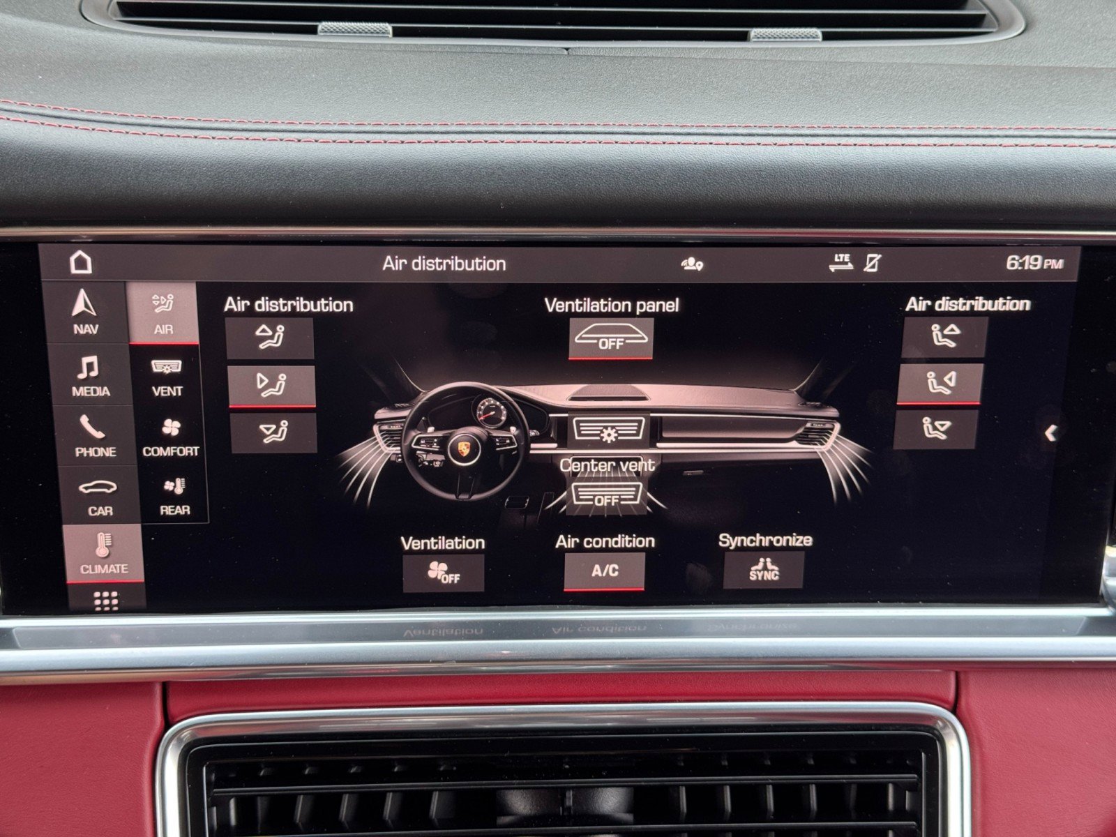 Used 2021 Porsche Panamera image 28