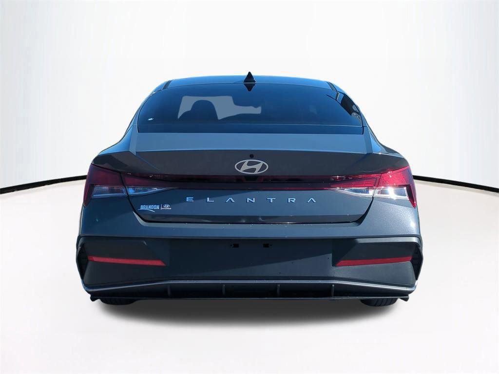 New 2026 Hyundai Elantra SE FWD image 6