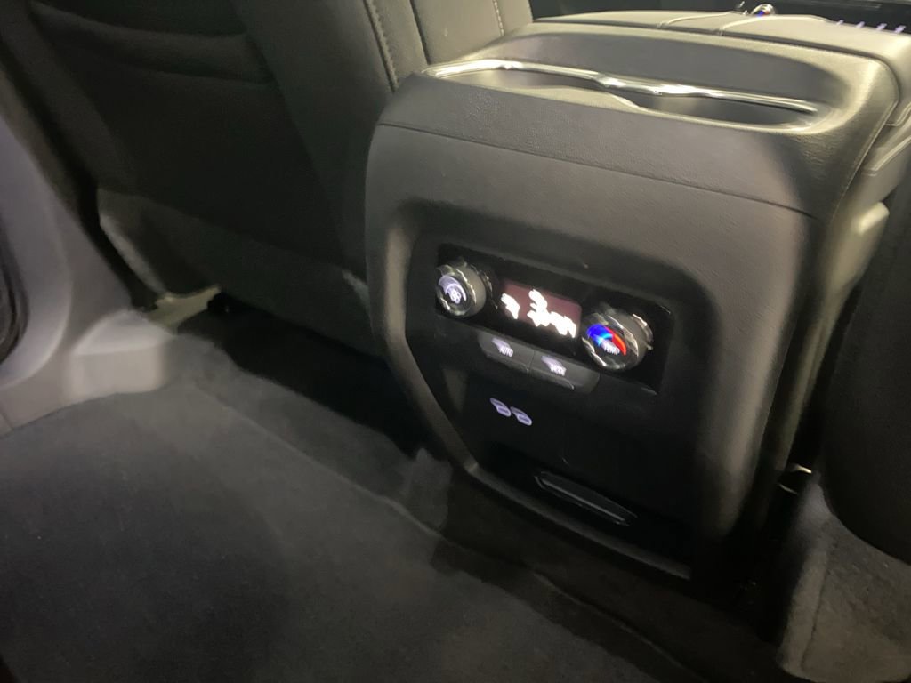 Used 2025 Chevrolet Traverse LT image 16