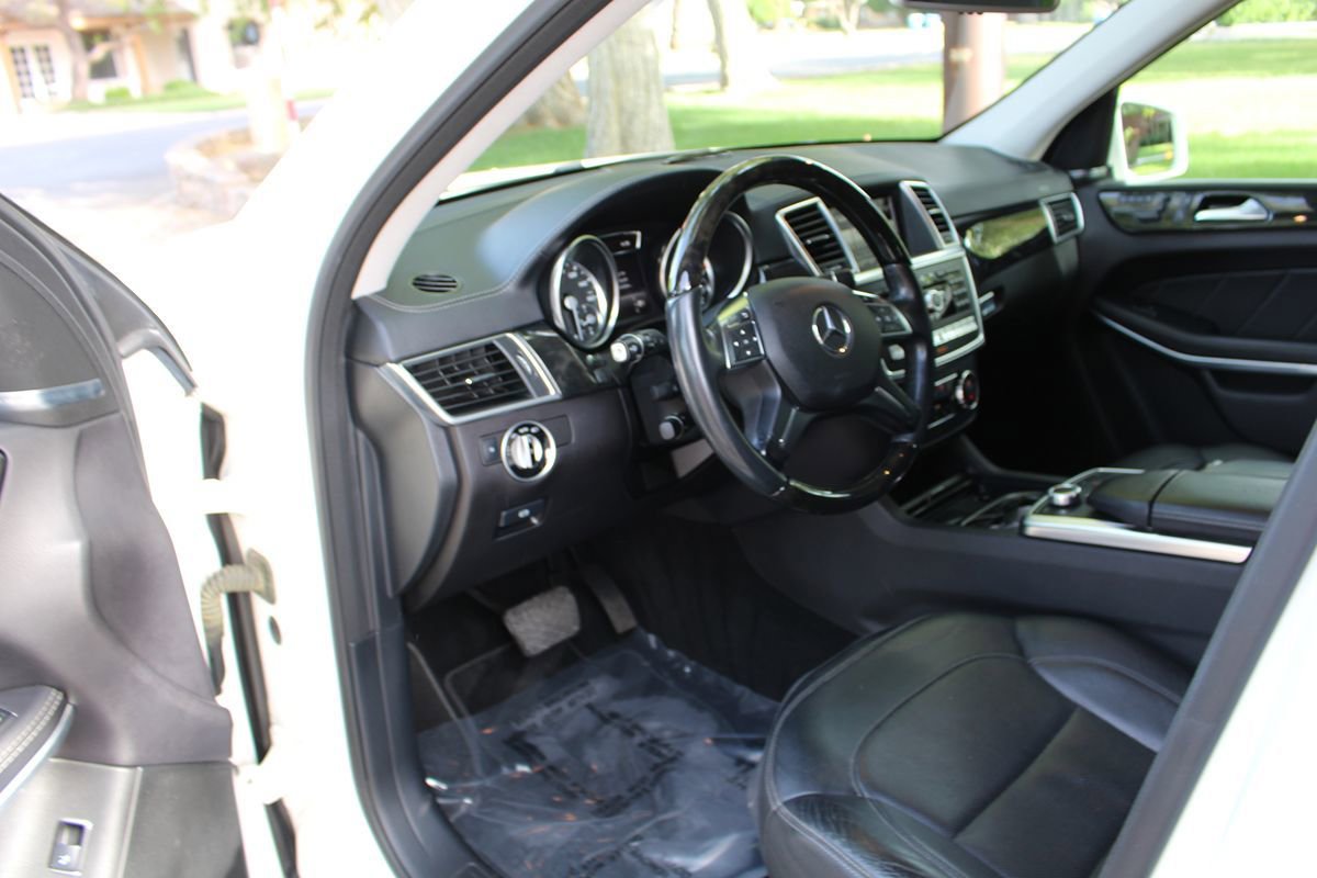 Used 2015 Mercedes-Benz GL 550 4MATIC image 7