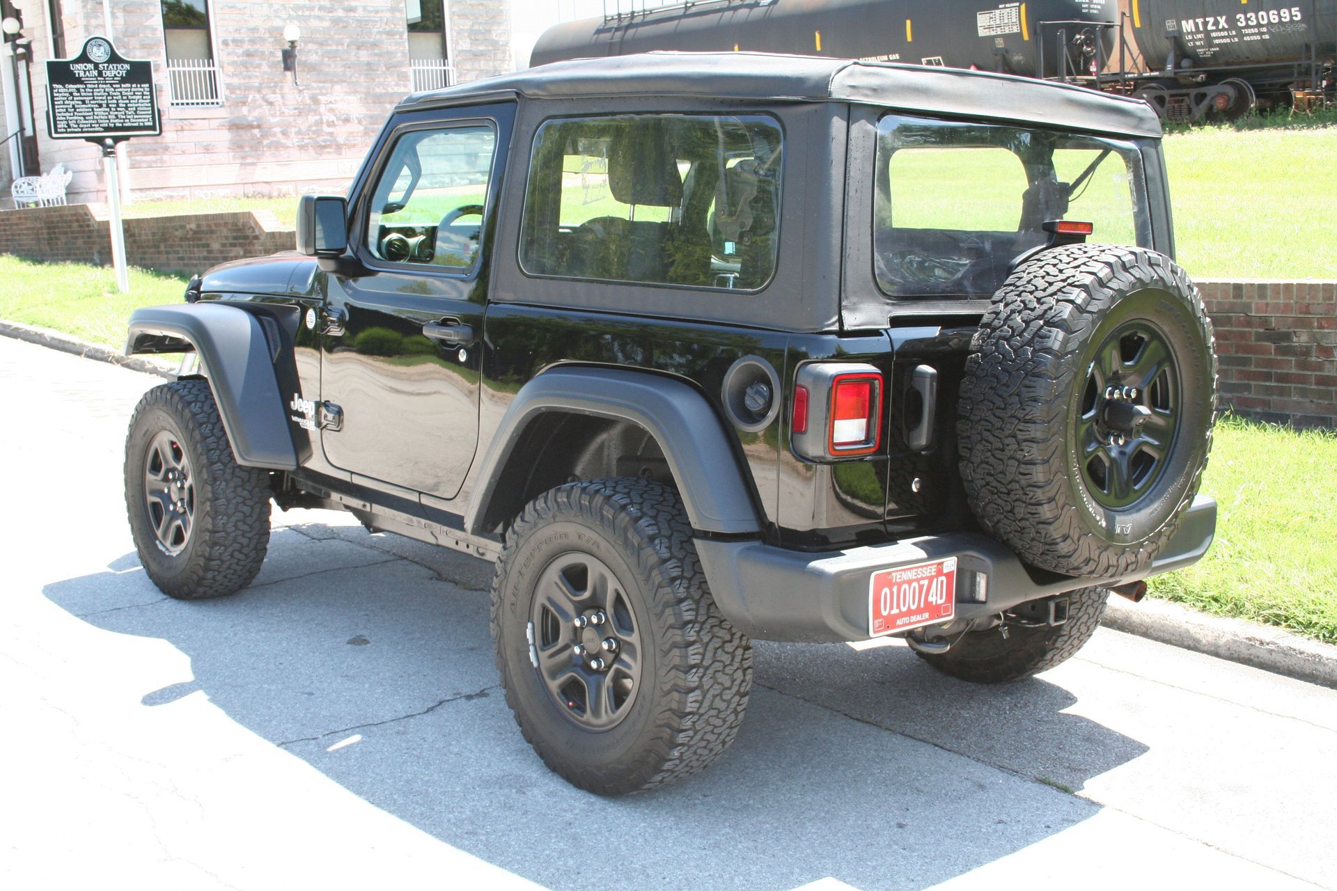 Used 2020 Jeep Wrangler Sport image 3