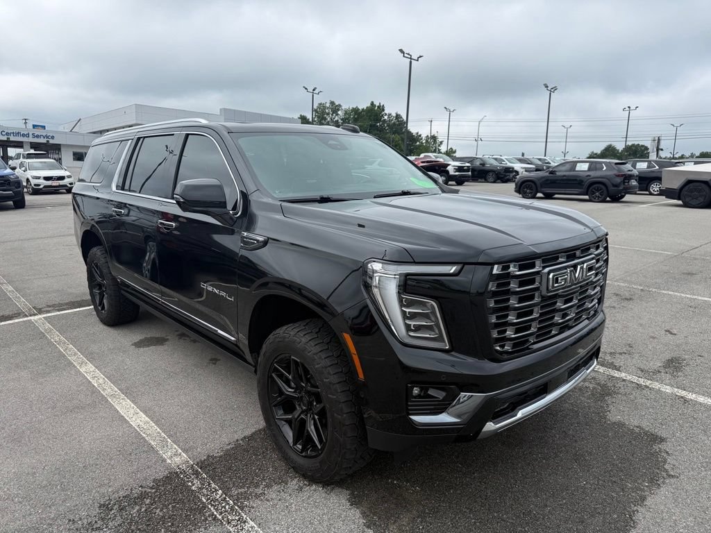 Used 2025 GMC Yukon XL Denali Ultimate AWD/4WD image 1