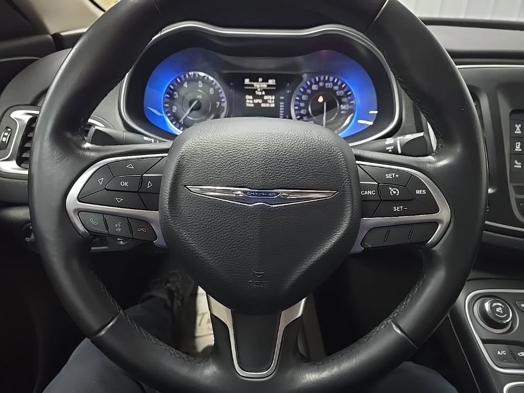 Used 2015 Chrysler 200 Limited w/ Convenience Group image 18