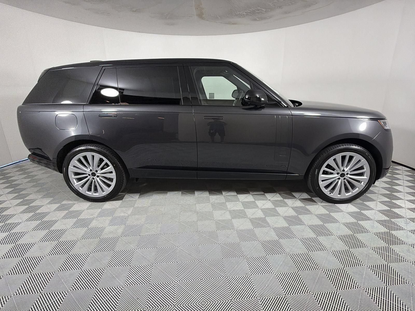 New 2026 Land Rover Range Rover Long Wheelbase SE AWD/4WD image 6
