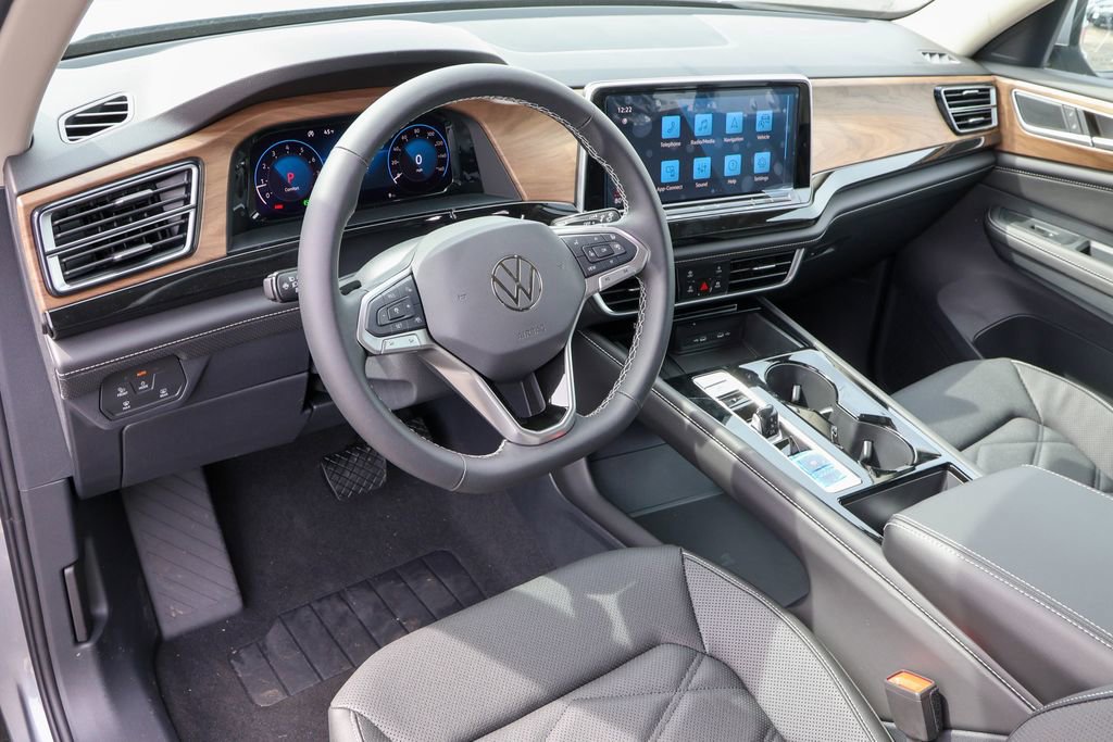 New 2025 Volkswagen Atlas SE image 3