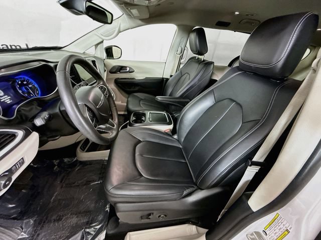 Used 2024 Chrysler Pacifica Touring-L FWD image 20