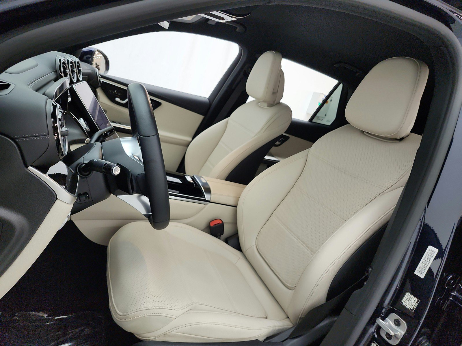 Used 2024 Mercedes-Benz GLC 300 4MATIC image 10