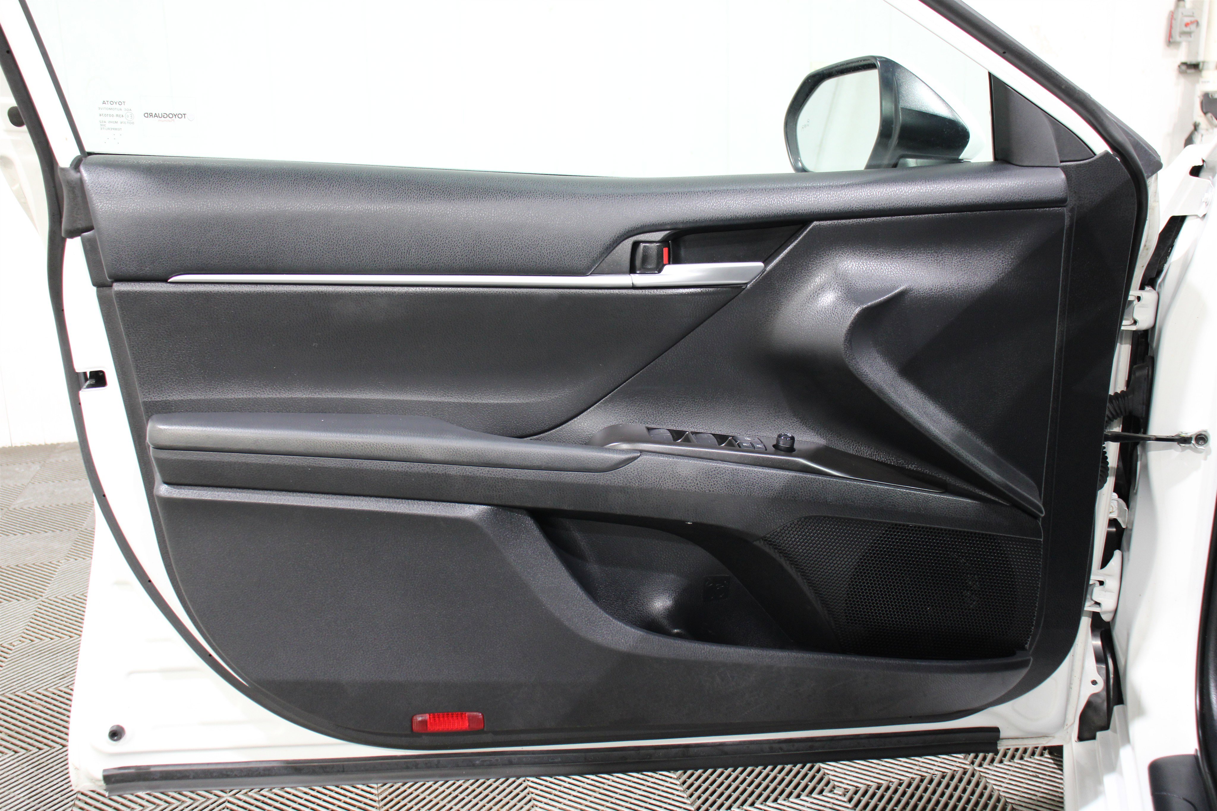 Used 2023 Toyota Camry SE image 5