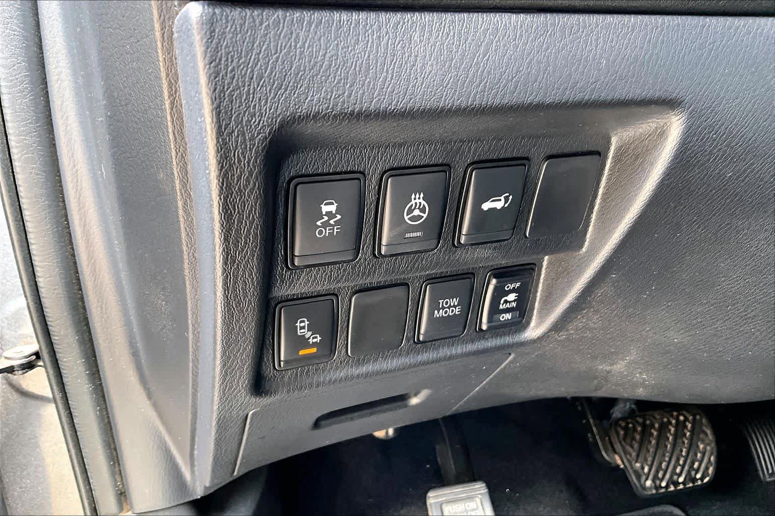 Used 2020 Nissan Pathfinder SL AWD/4WD image 32
