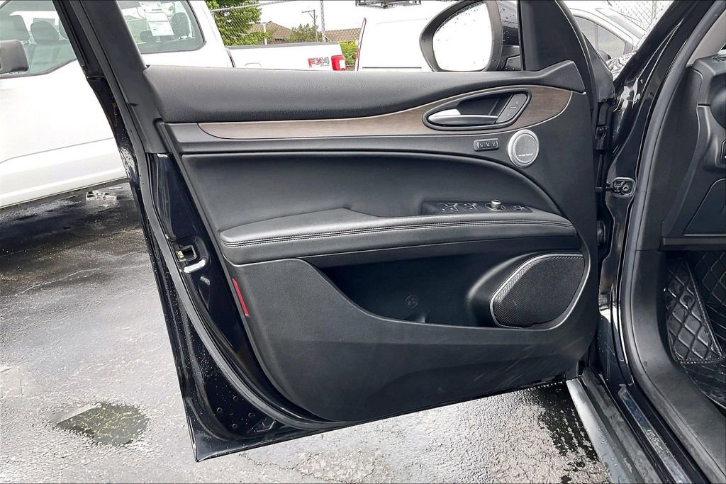 Used 2018 Alfa Romeo Stelvio Ti AWD/4WD image 22