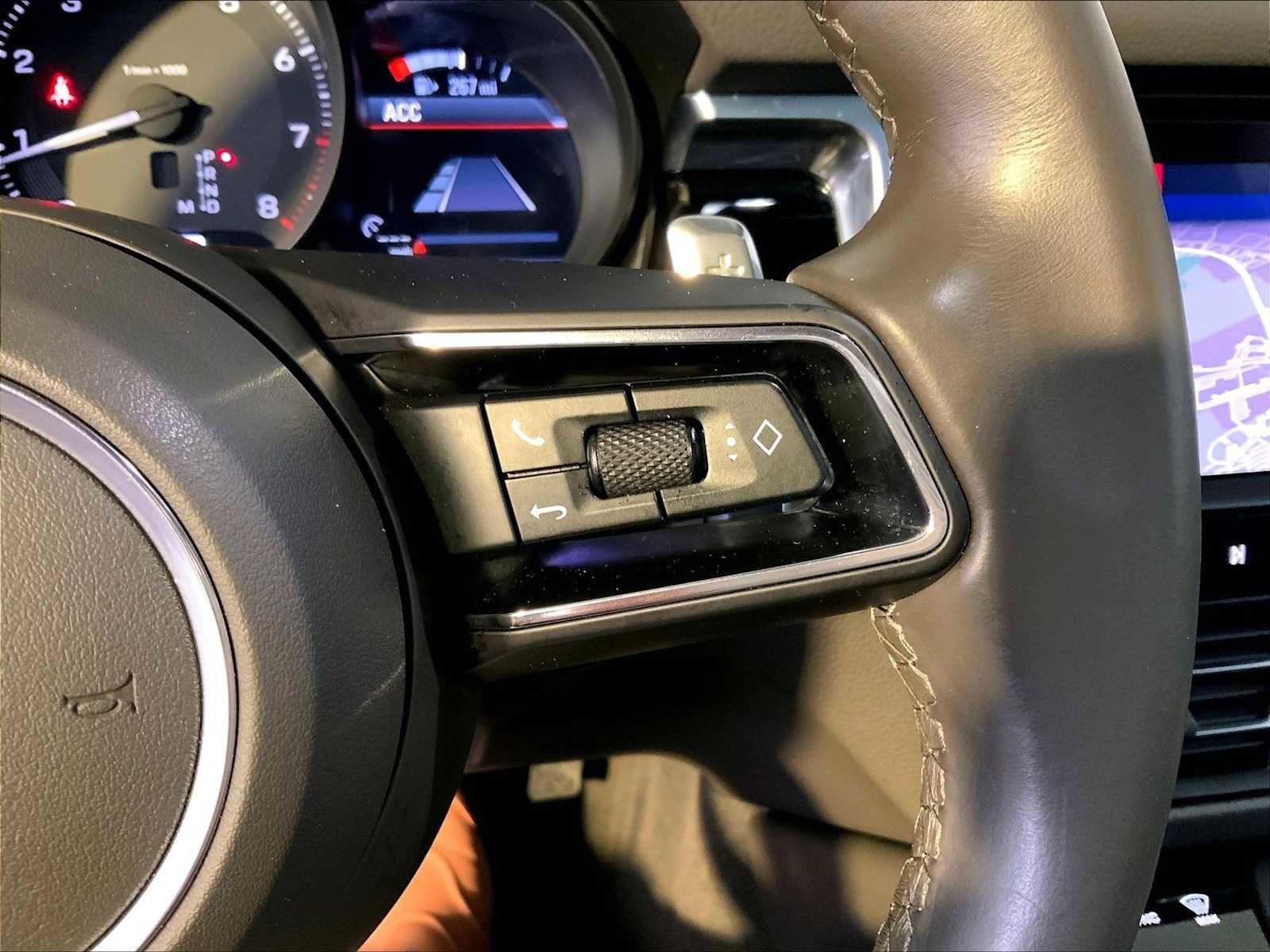 Certified 2023 Porsche Macan image 28