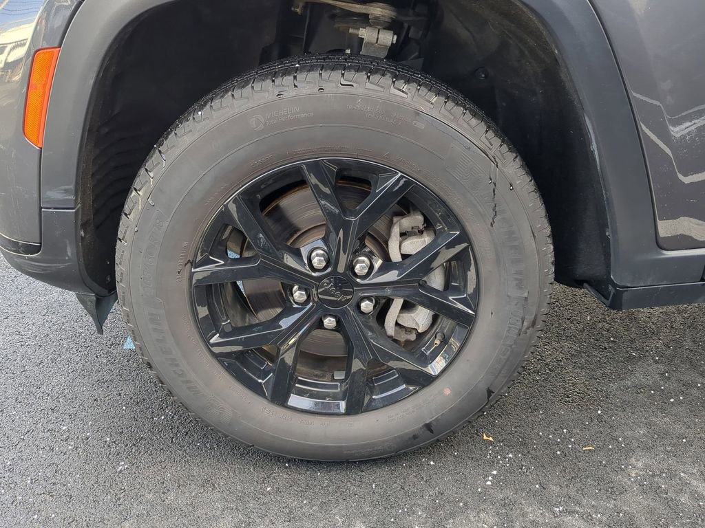 Used 2024 Jeep Grand Cherokee L Laredo image 36